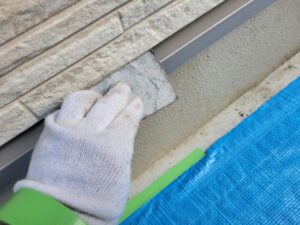 秦野市 U様邸 水切りのケレン作業｜錆や汚れを除去し塗装の密着を高める下地処理｜ペイントホームズ秦野店