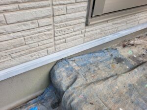 秦野市 U様邸 水切りの防錆下塗り完了｜エポキシ錆止め塗装によって均一な防錆膜を形成した状態｜ペイントホームズ秦野店