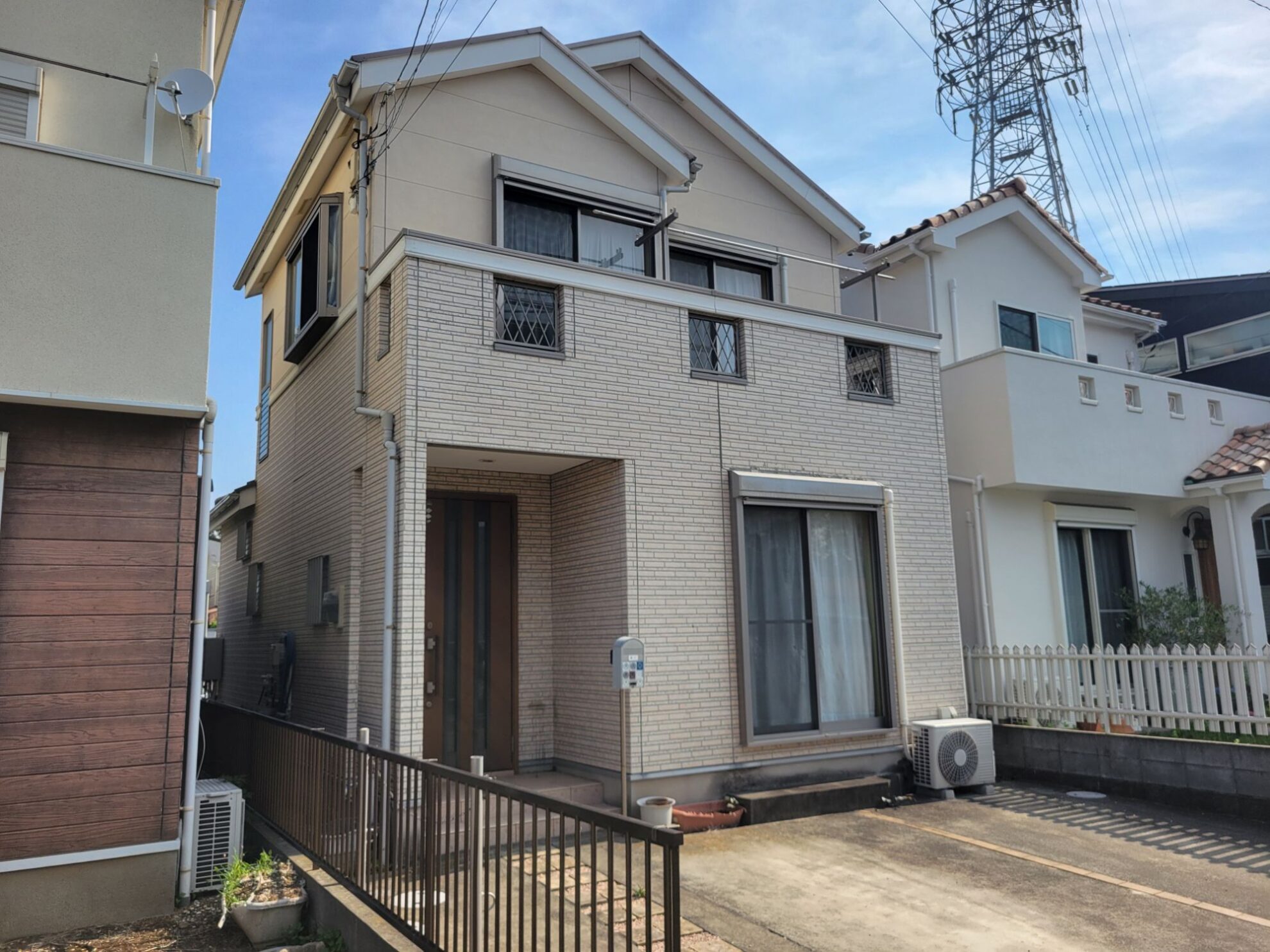 平塚市で外壁塗装と屋根塗装を行う住宅の施工前外観