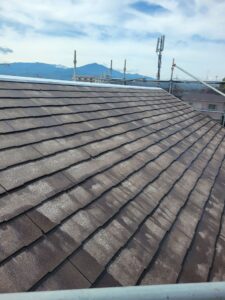 平塚市F様邸の屋根下塗り後の全体