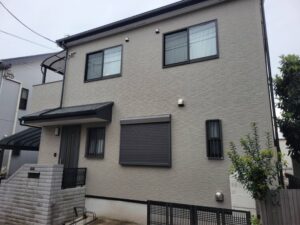 平塚市H様邸の外壁塗装工事完了後の建物全景