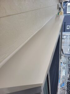 平塚市F様邸の出窓天板塗装後
