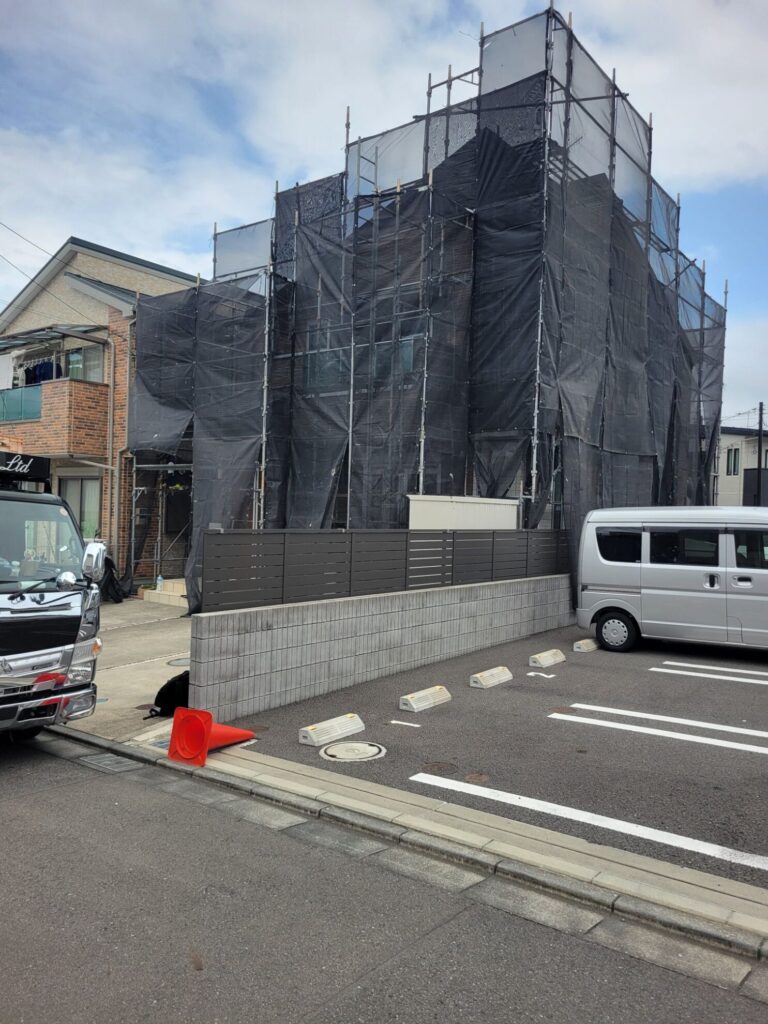 秦野市　外壁塗装工事がスタート致しました。