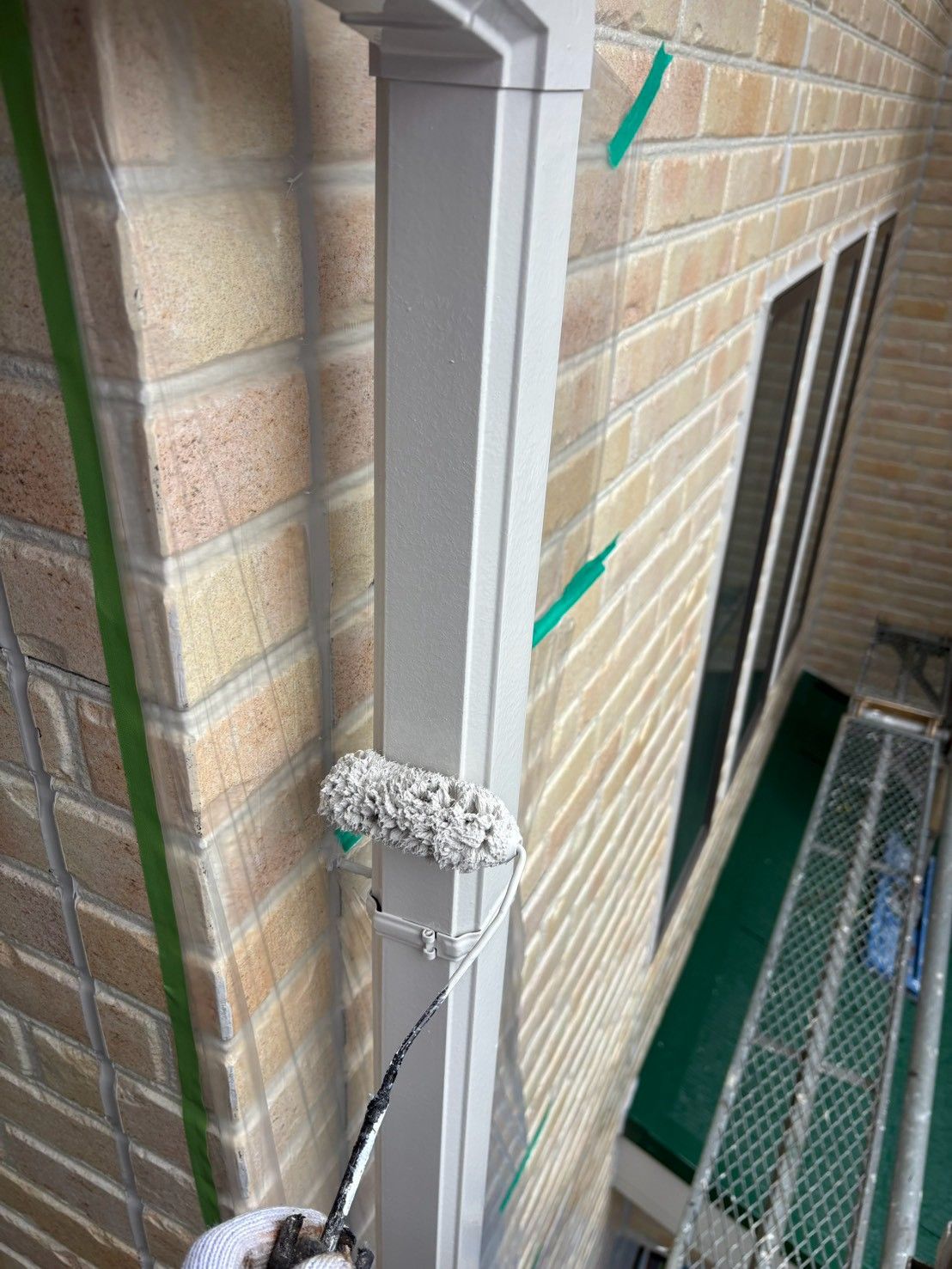 秦野市M様邸の雨樋上塗り後
